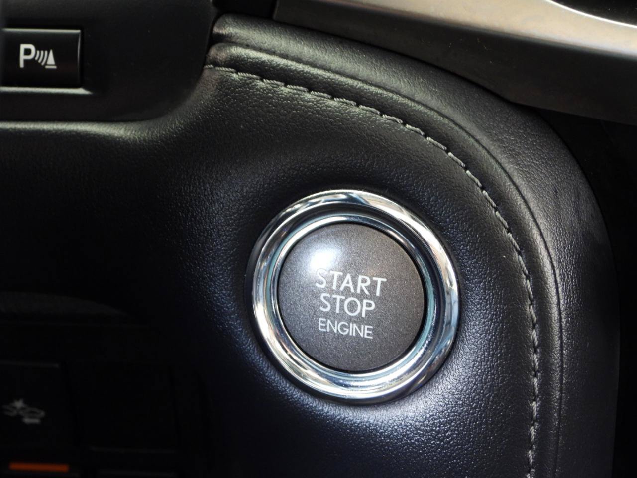Used 2016 Lexus LX 570 4WD w/ 3rd Row & Luxury Pkg image 84