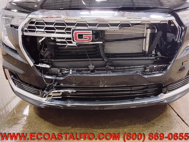 Used 2024 GMC Terrain Denali w/ Denali Premium Package AWD/4WD image 16