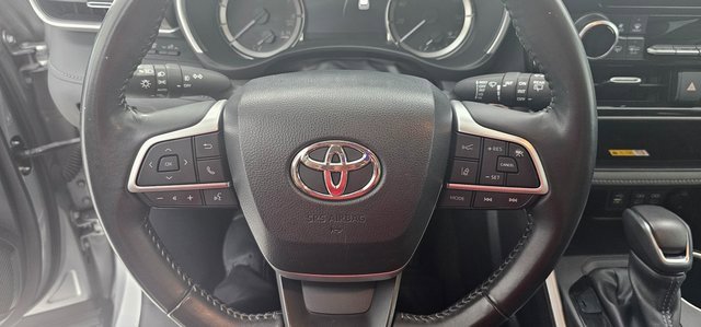Used 2024 Toyota Highlander XLE image 12