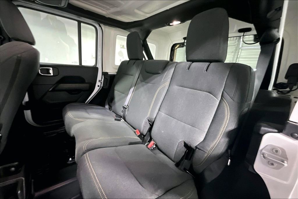 Used 2025 Jeep Wrangler Unlimited Sahara AWD/4WD image 36