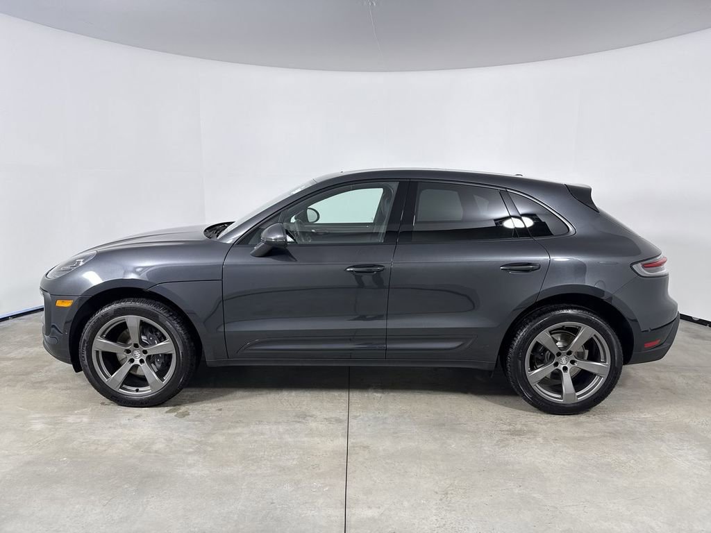 Certified 2025 Porsche Macan image 2