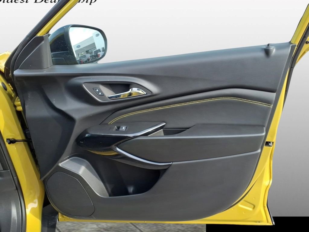 Used 2025 Chevrolet Trax ACTIV w/ Sunroof Package image 15