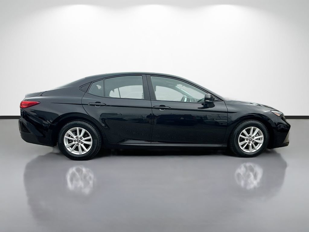 Used 2025 Toyota Camry LE image 2