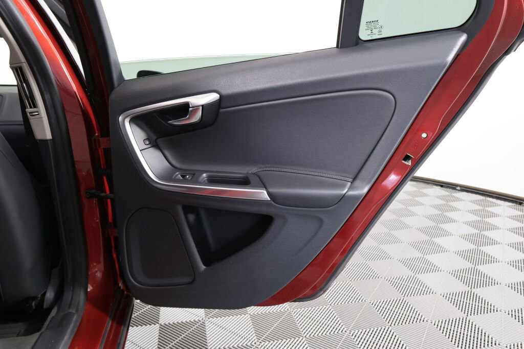 Used 2015 Volvo V60 T5 Premier image 21