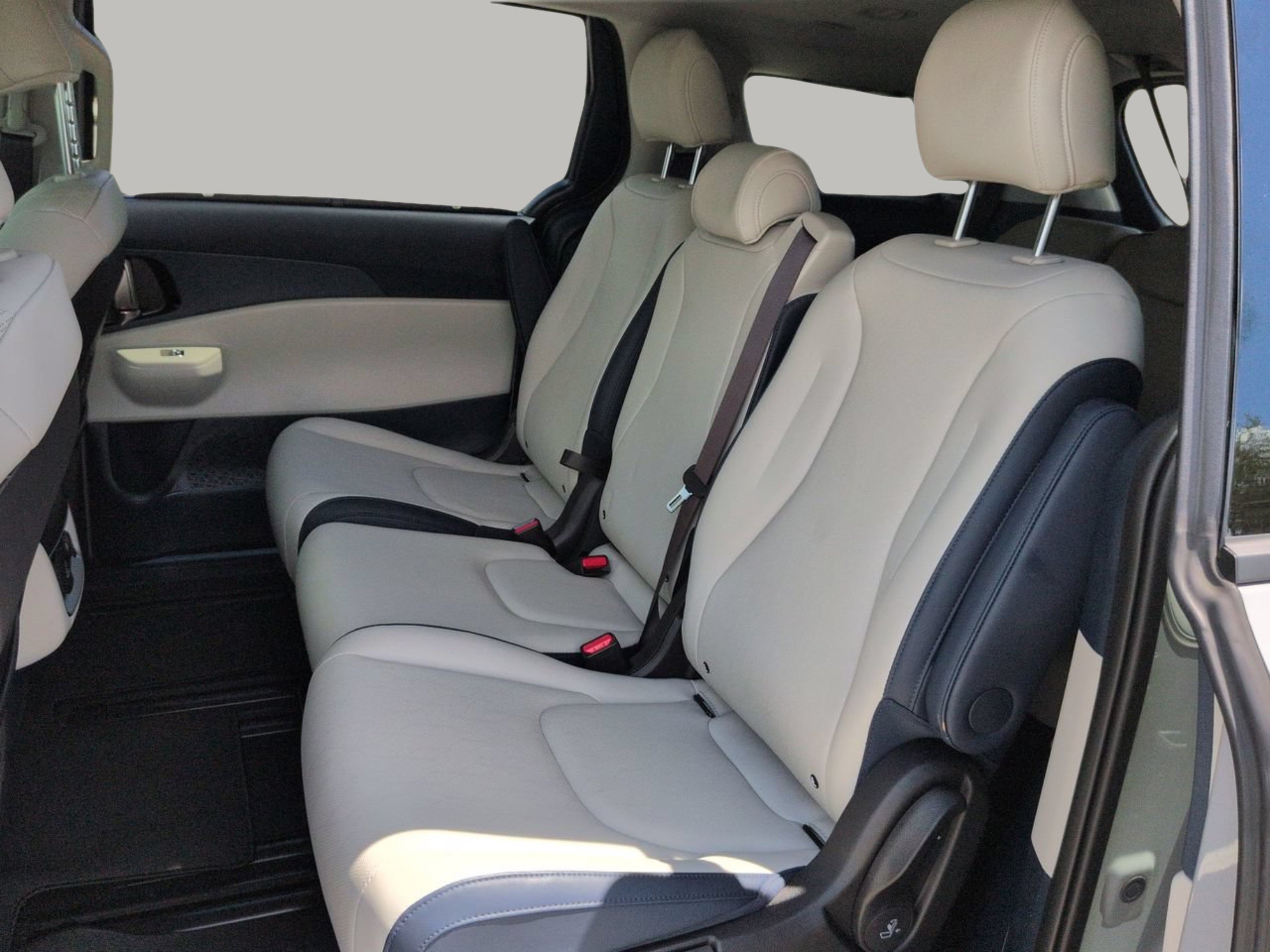 Certified 2026 Kia Carnival SX FWD image 20