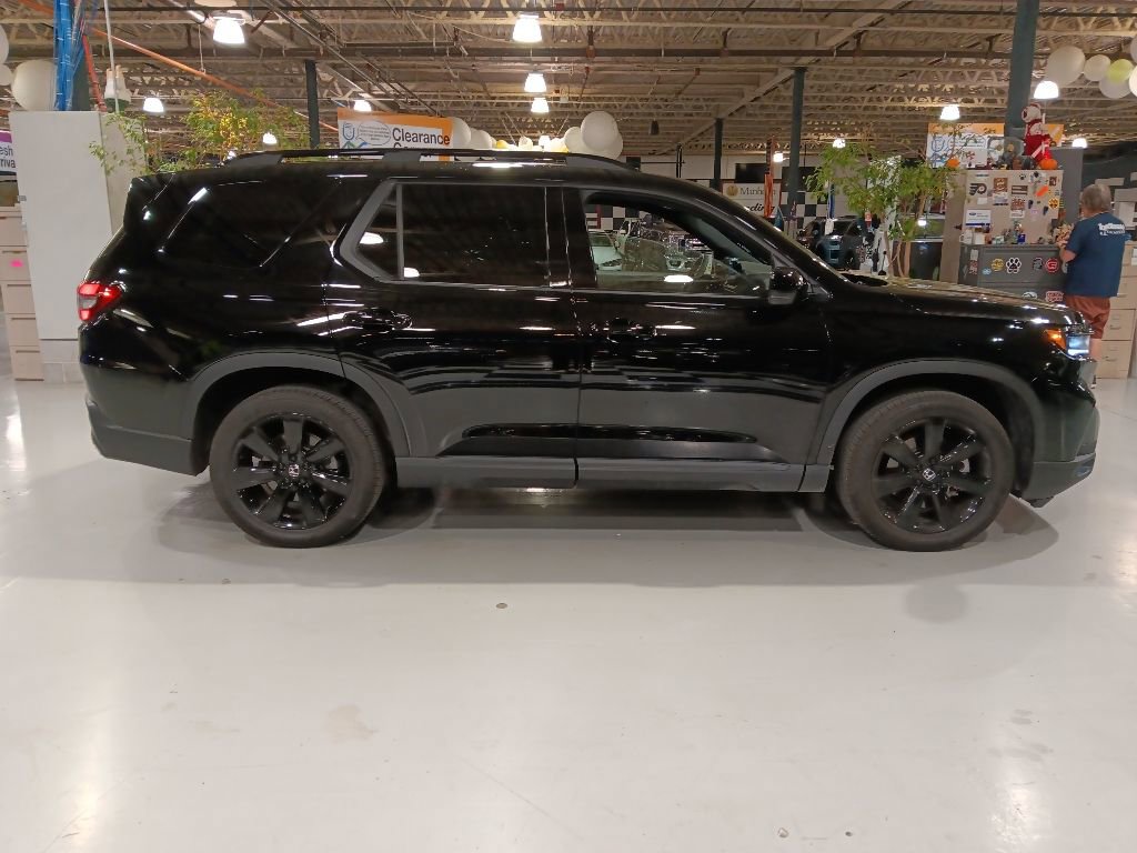 Used 2025 Honda Pilot Black Edition image 5