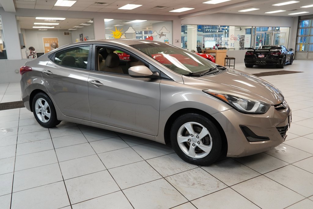 Used 2015 Hyundai Elantra SE image 12