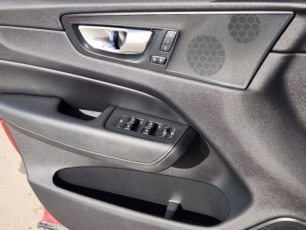 Used 2018 Volvo XC60 T6 Momentum w/ Advanced Package image 25