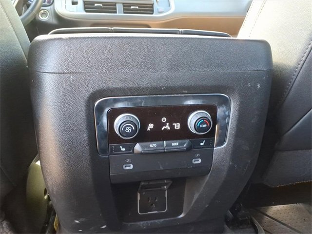 Used 2024 Chevrolet Suburban Z71 w/ Luxury Package image 11