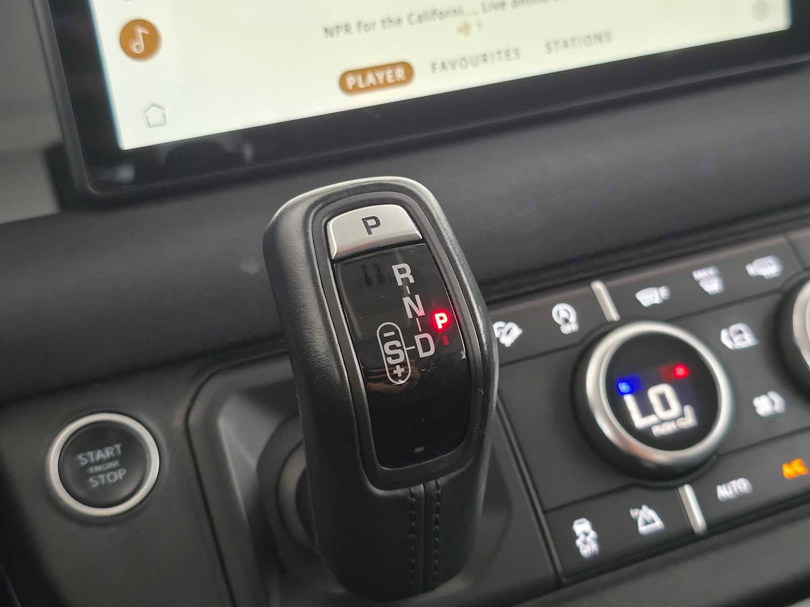 Used 2022 Land Rover Defender 110 SE image 28