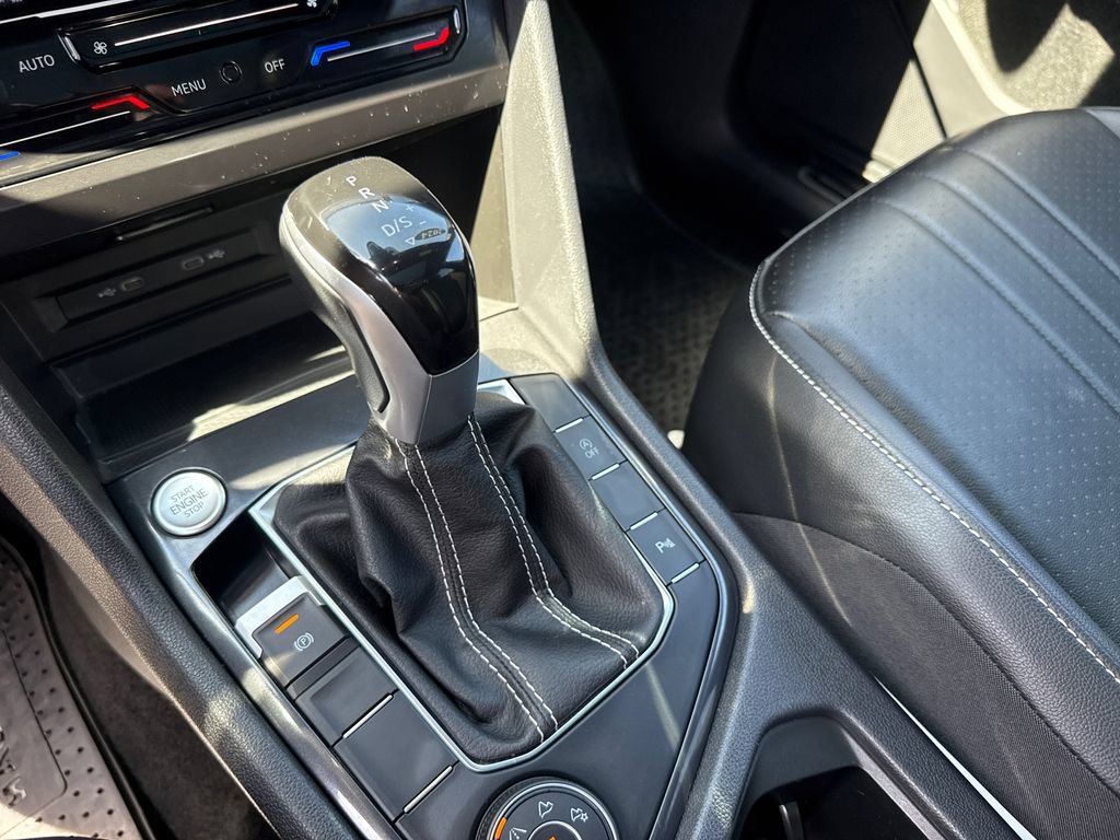 Used 2024 Volkswagen Tiguan SE R-Line AWD/4WD image 18
