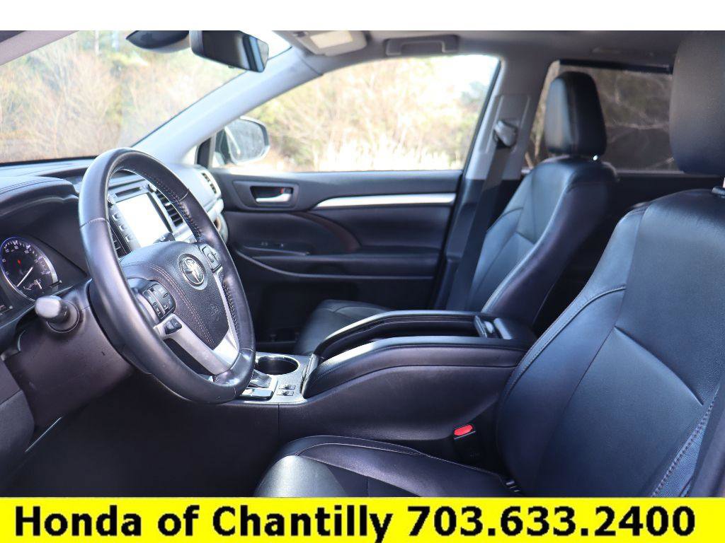 Used 2017 Toyota Highlander XLE image 23