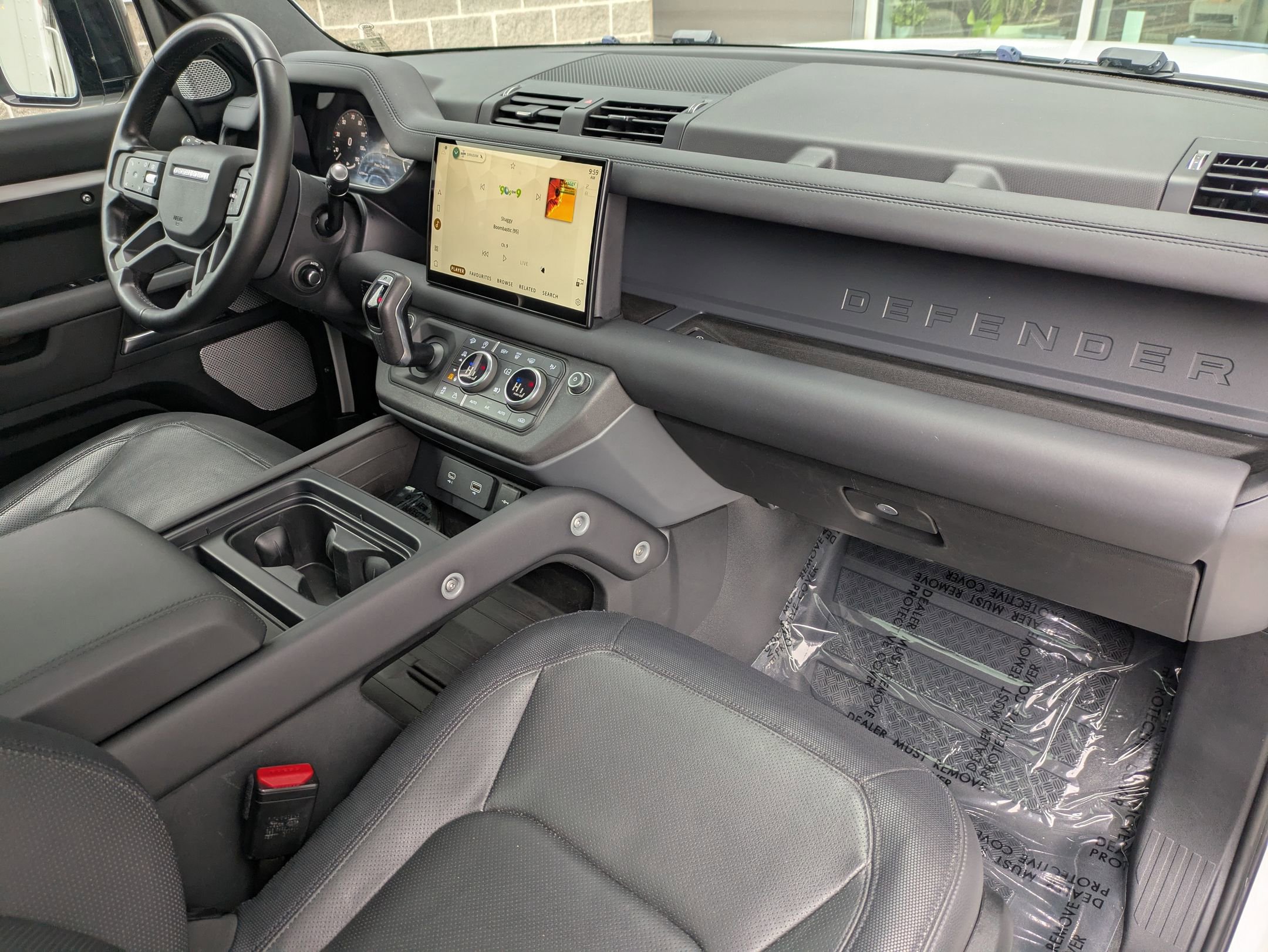 Used 2024 Land Rover Defender 130 X-Dynamic SE image 31