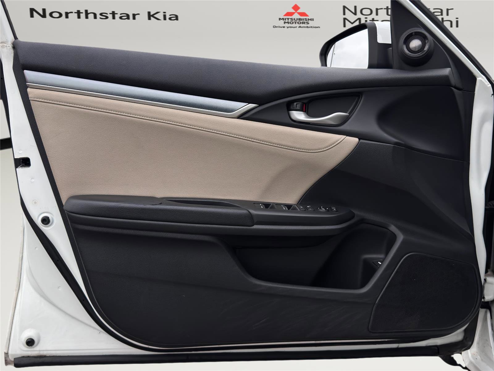 Used 2016 Honda Civic Touring image 8