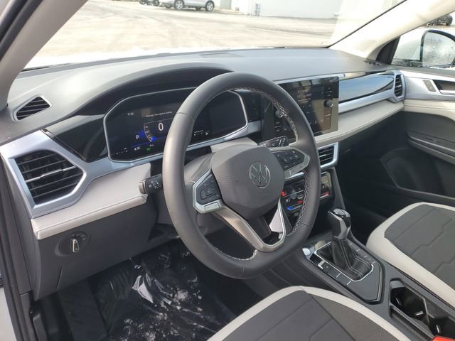 New 2026 Volkswagen Taos SE FWD image 13