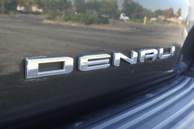 Used 2021 GMC Yukon Denali w/ Denali Ultimate Package AWD/4WD image 39