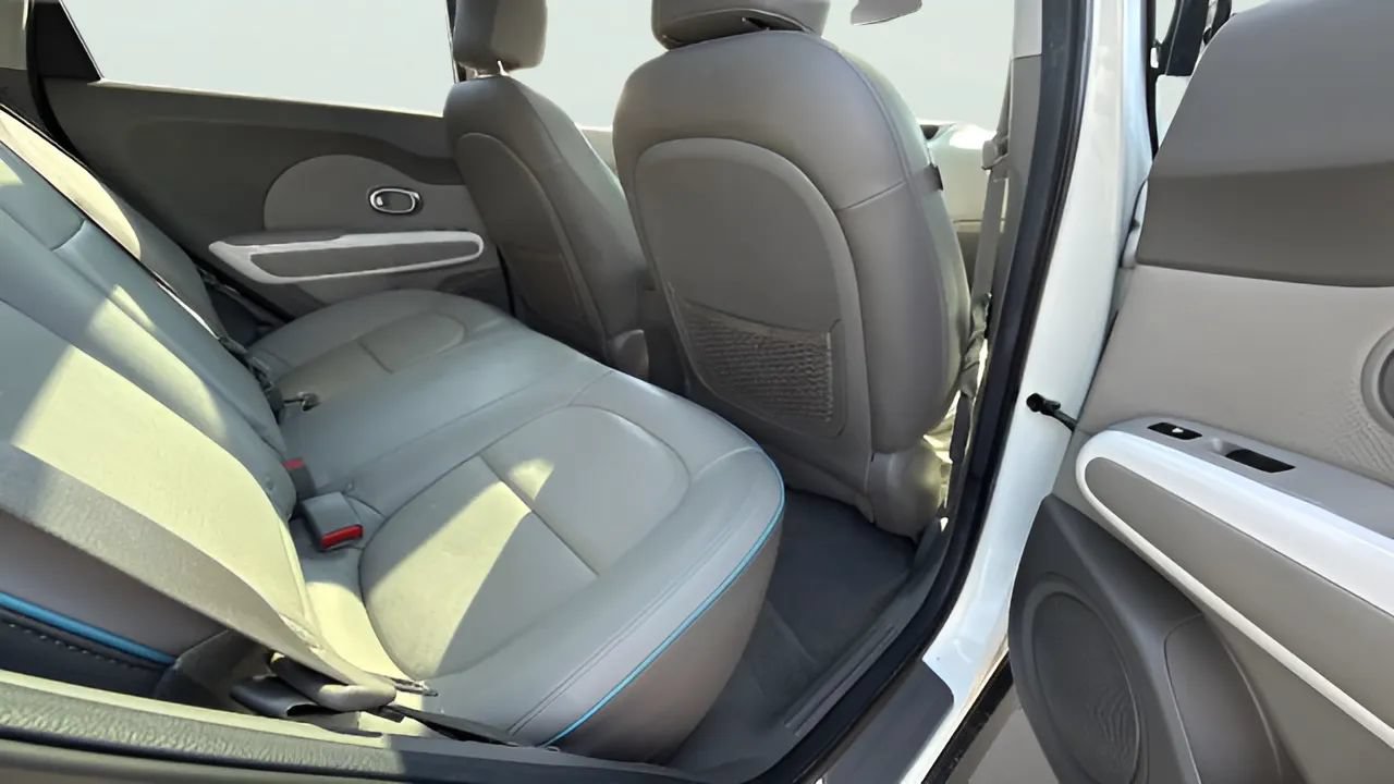 Used 2016 Kia Soul EV + w/ Sun & Fun Package FWD image 9