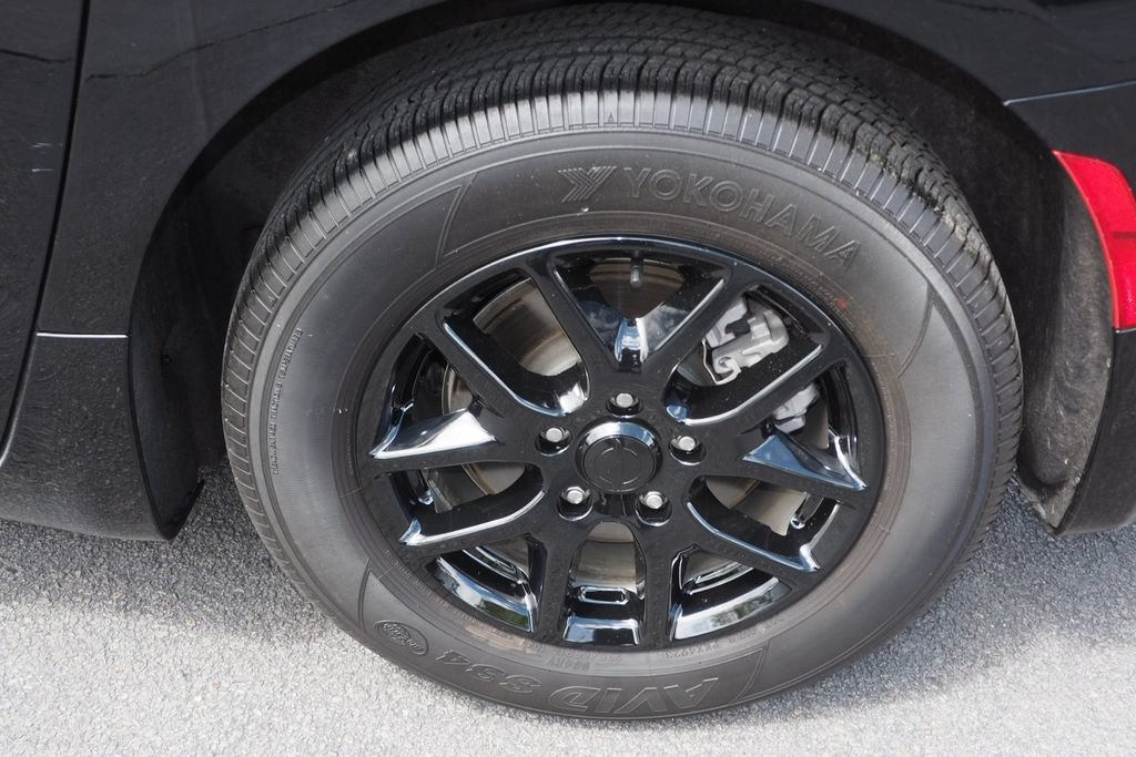 Used 2024 Chrysler Pacifica Touring-L FWD image 9