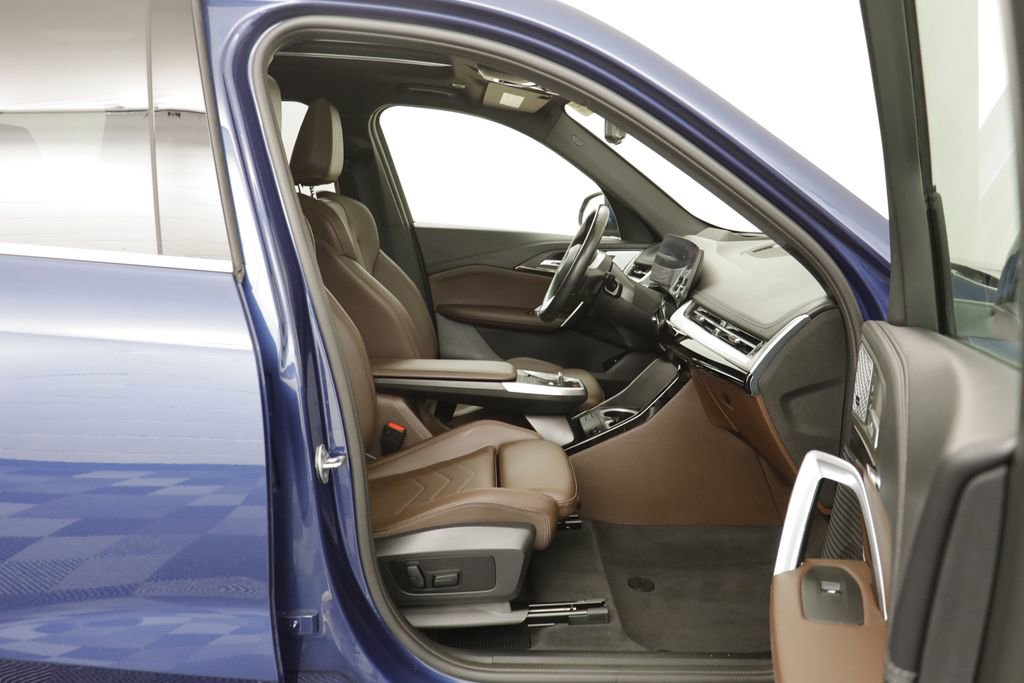 Certified 2025 BMW X1 xDrive28i w/ Premium Package image 17