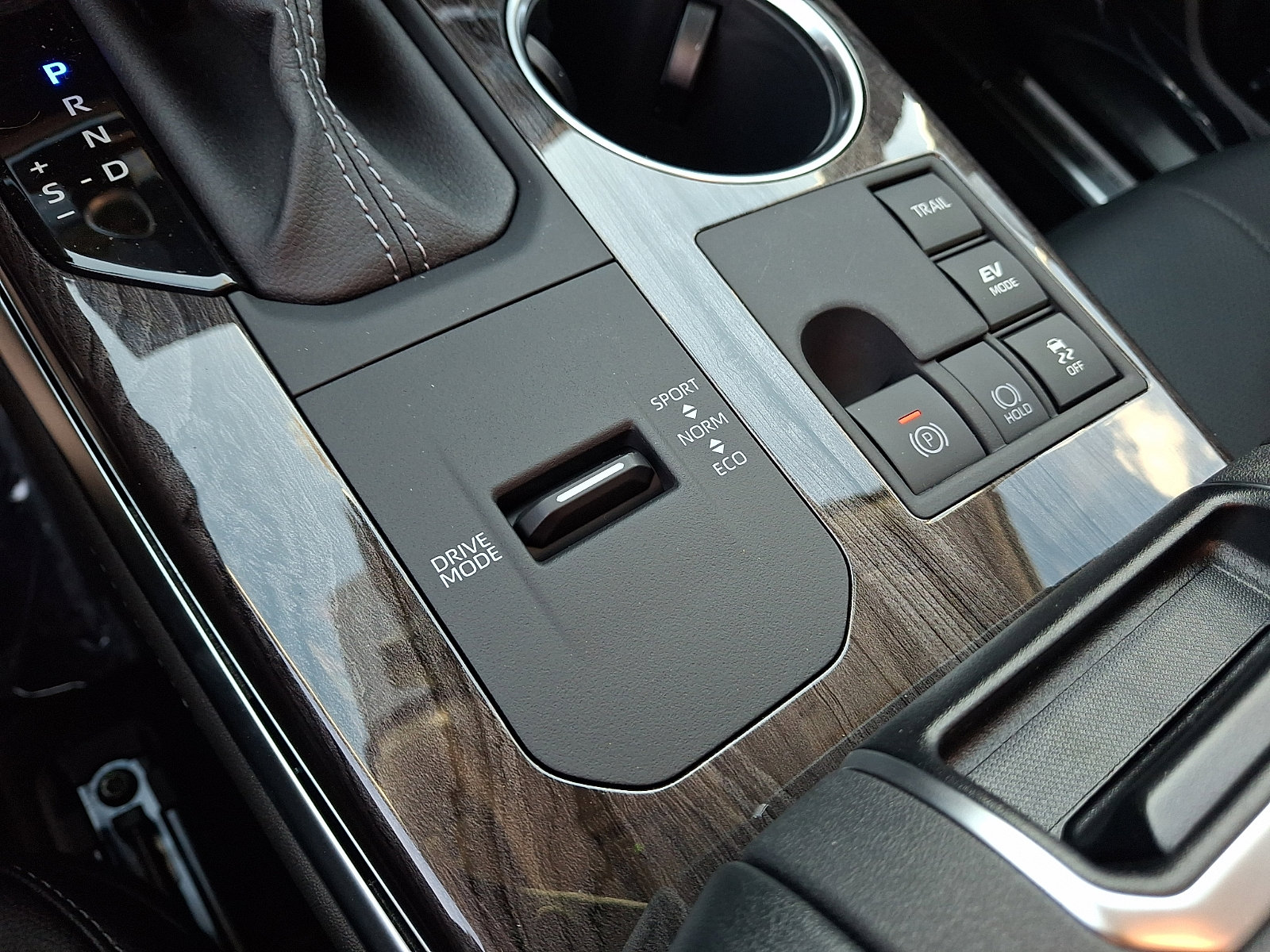 New 2026 Toyota Highlander Platinum image 17