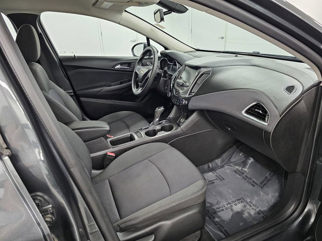 Used 2018 Chevrolet Cruze LT w/ LT Convenience Package FWD image 16