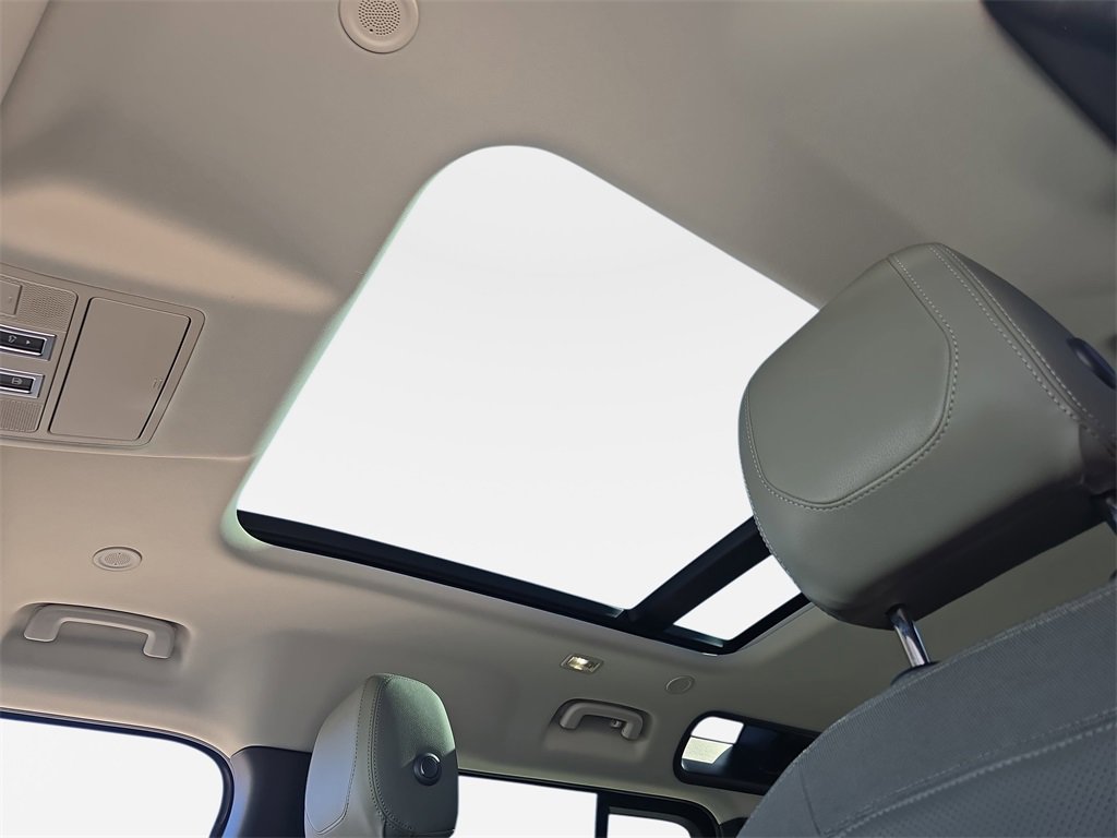 Used 2021 Land Rover Defender 110 SE image 33