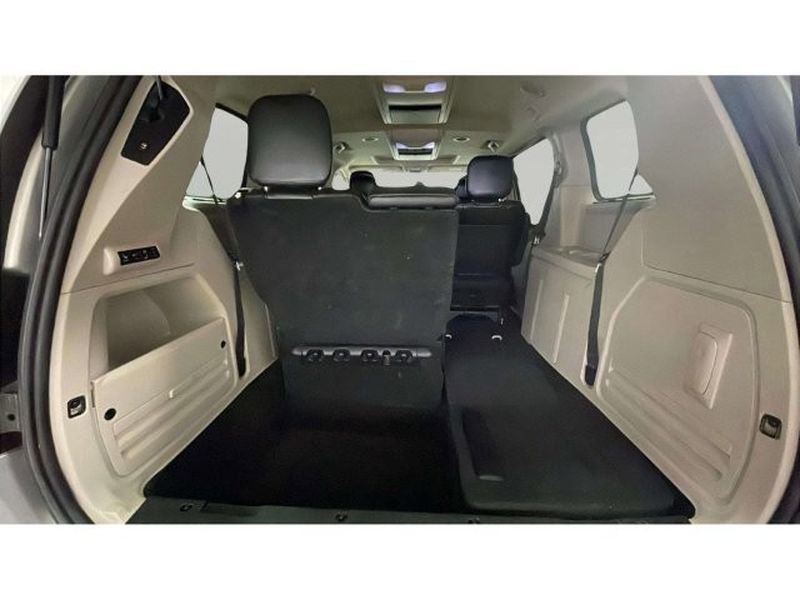 Used 2011 Chrysler Town & Country Touring-L w/ Entertainment Group #2 FWD image 16