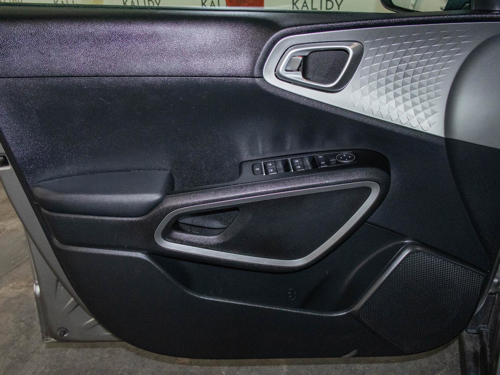 Used 2024 Kia Soul LX FWD image 10