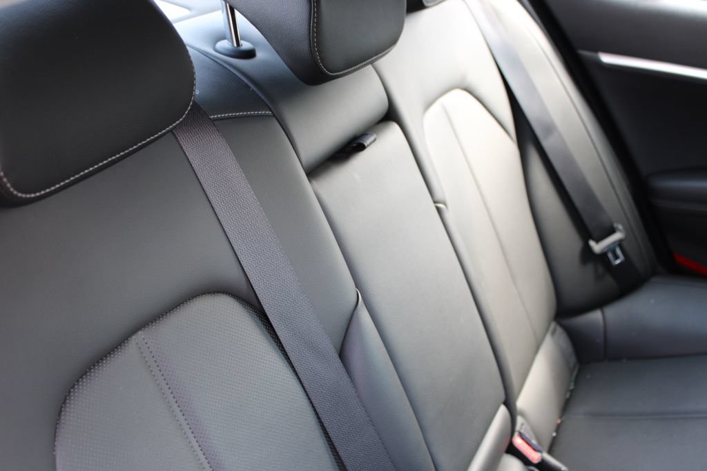Used 2025 Genesis G70 2.5T image 26