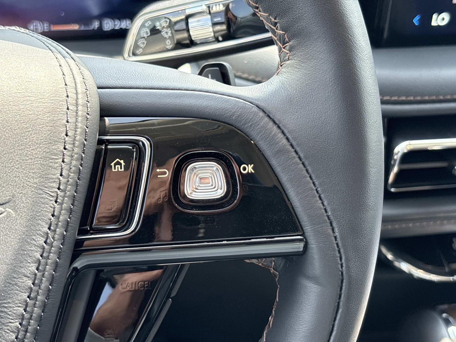 Used 2025 Lincoln Aviator Reserve w/ Equipment Group 201A AWD/4WD image 20