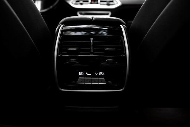 Used 2022 BMW X5 xDrive40i w/ M Sport Package AWD/4WD image 29