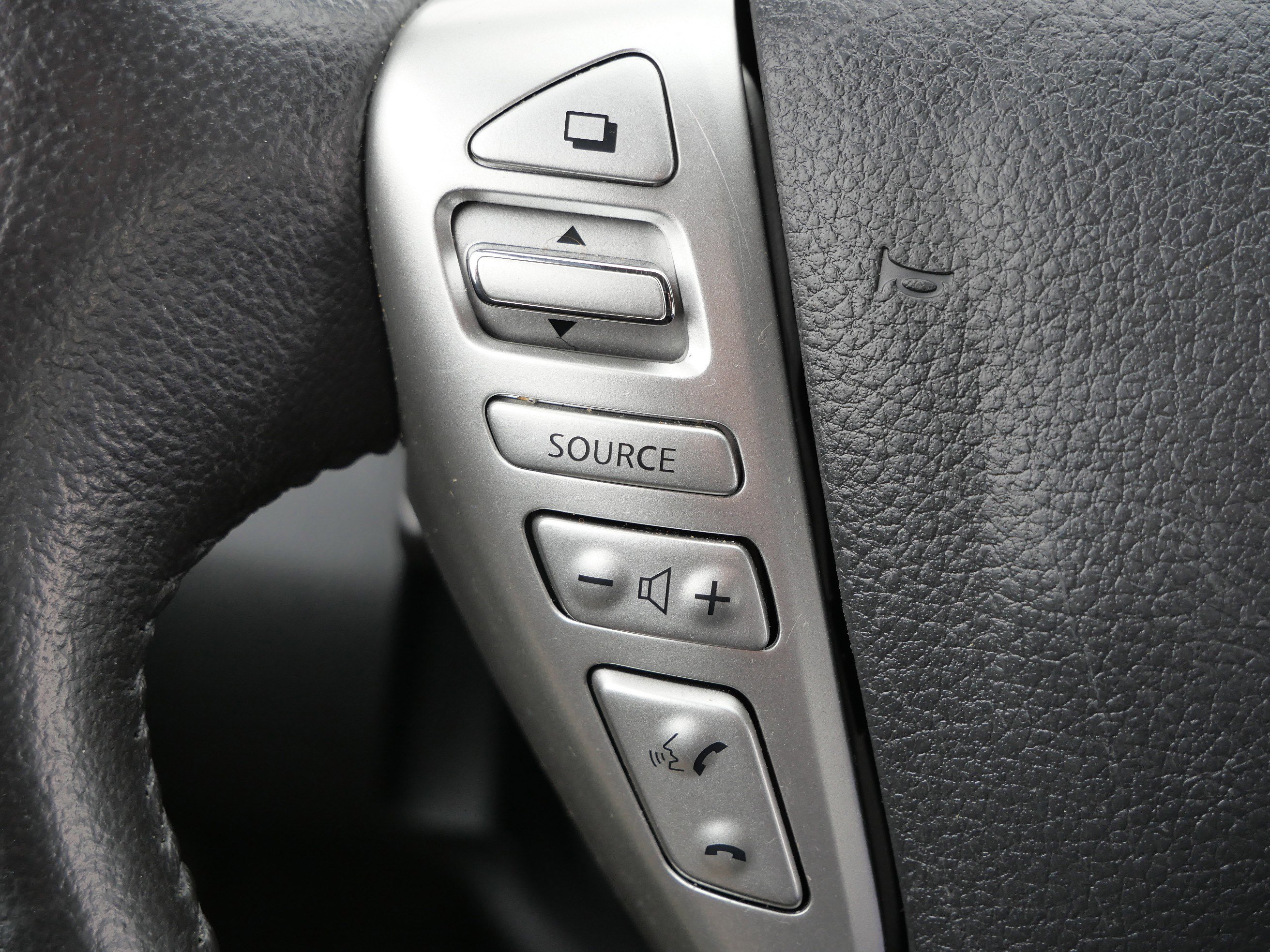 Used 2016 Nissan Versa Note SV image 33