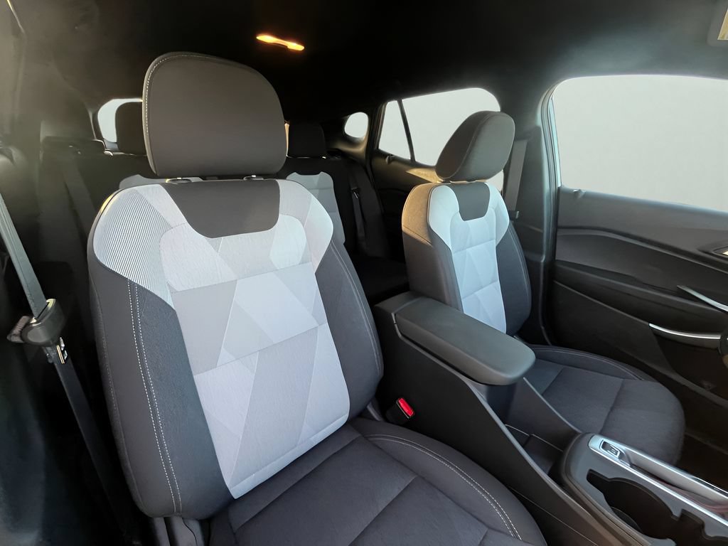 Used 2024 Chevrolet Trax RS FWD image 15