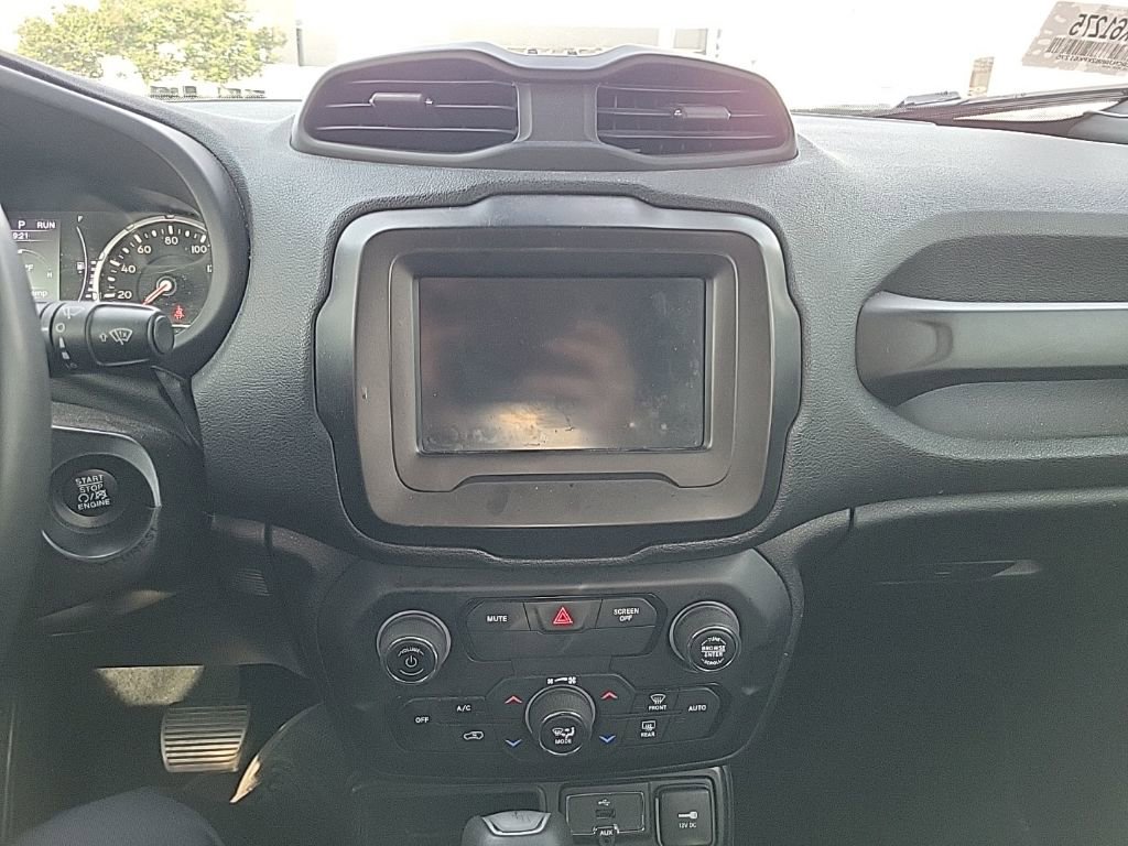 Used 2019 Jeep Renegade Latitude w/ Popular Equipment Group image 16