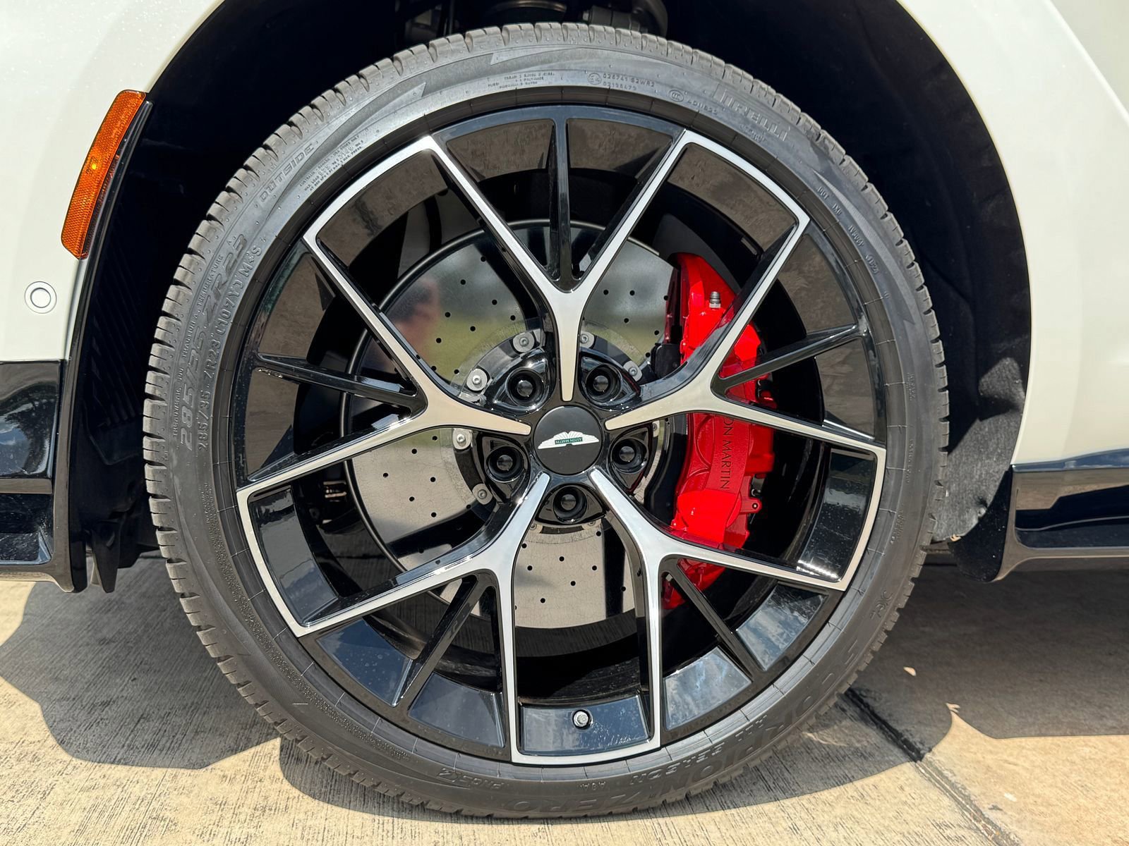 Used 2025 Aston Martin DBX 707 image 4