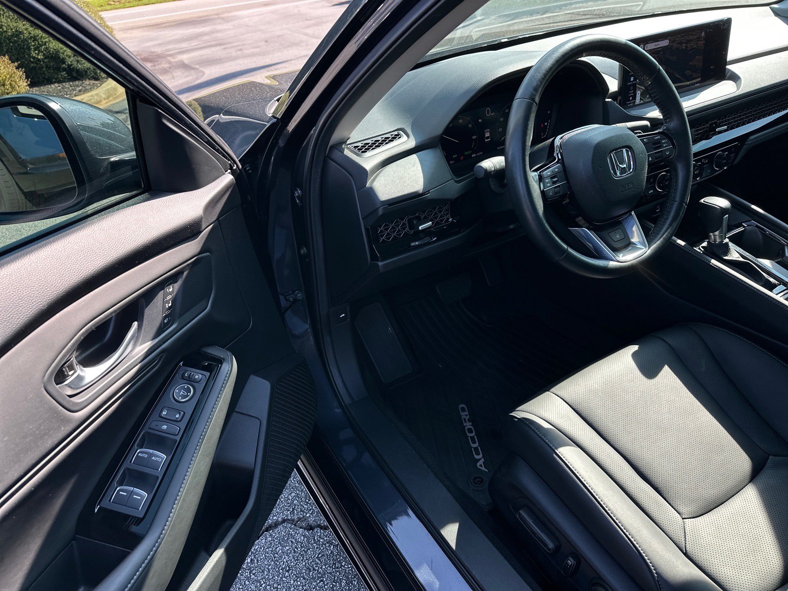 Used 2025 Honda Accord Touring image 8