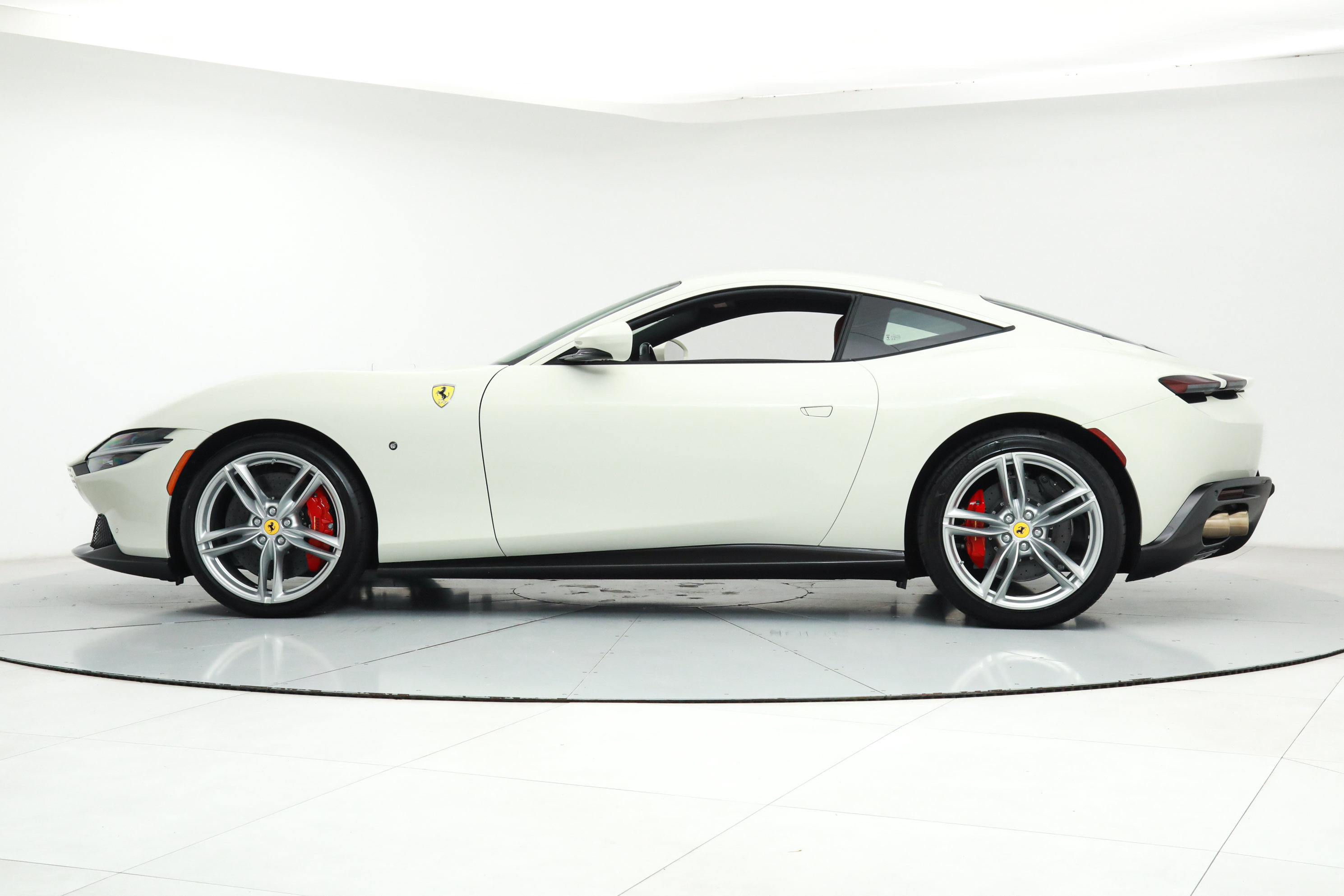 Certified 2024 Ferrari Roma RWD image 4