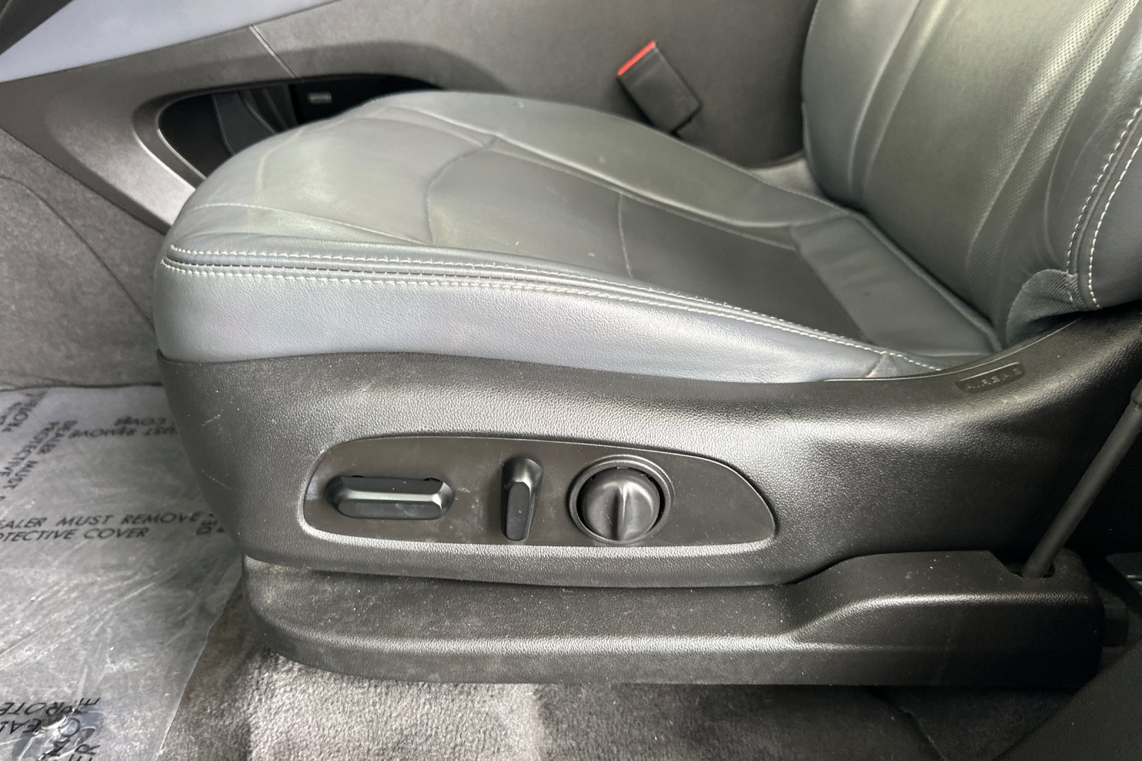 Certified 2020 Buick Enclave Essence w/ Sound and Sites Package AWD/4WD image 13