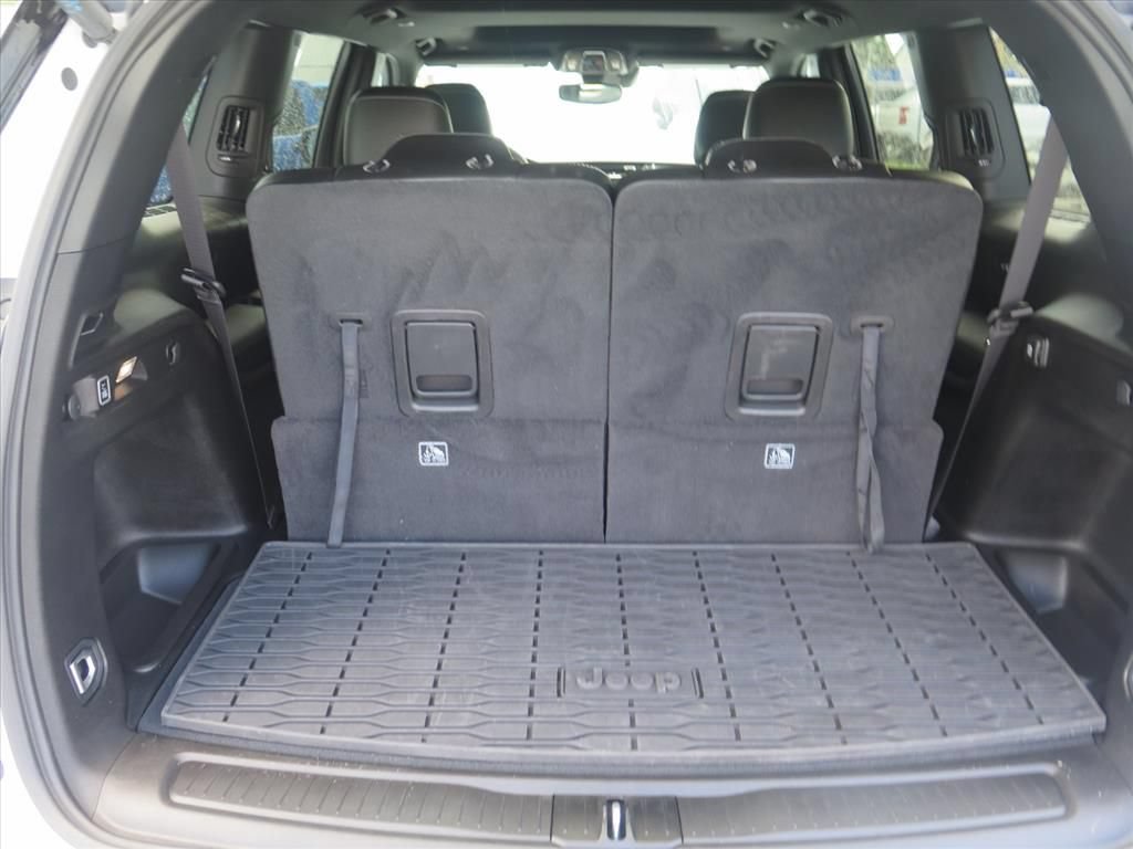 Used 2024 Jeep Grand Cherokee L Altitude RWD image 17