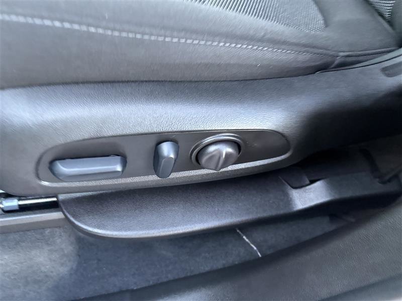 Used 2023 Chevrolet Traverse LT image 8