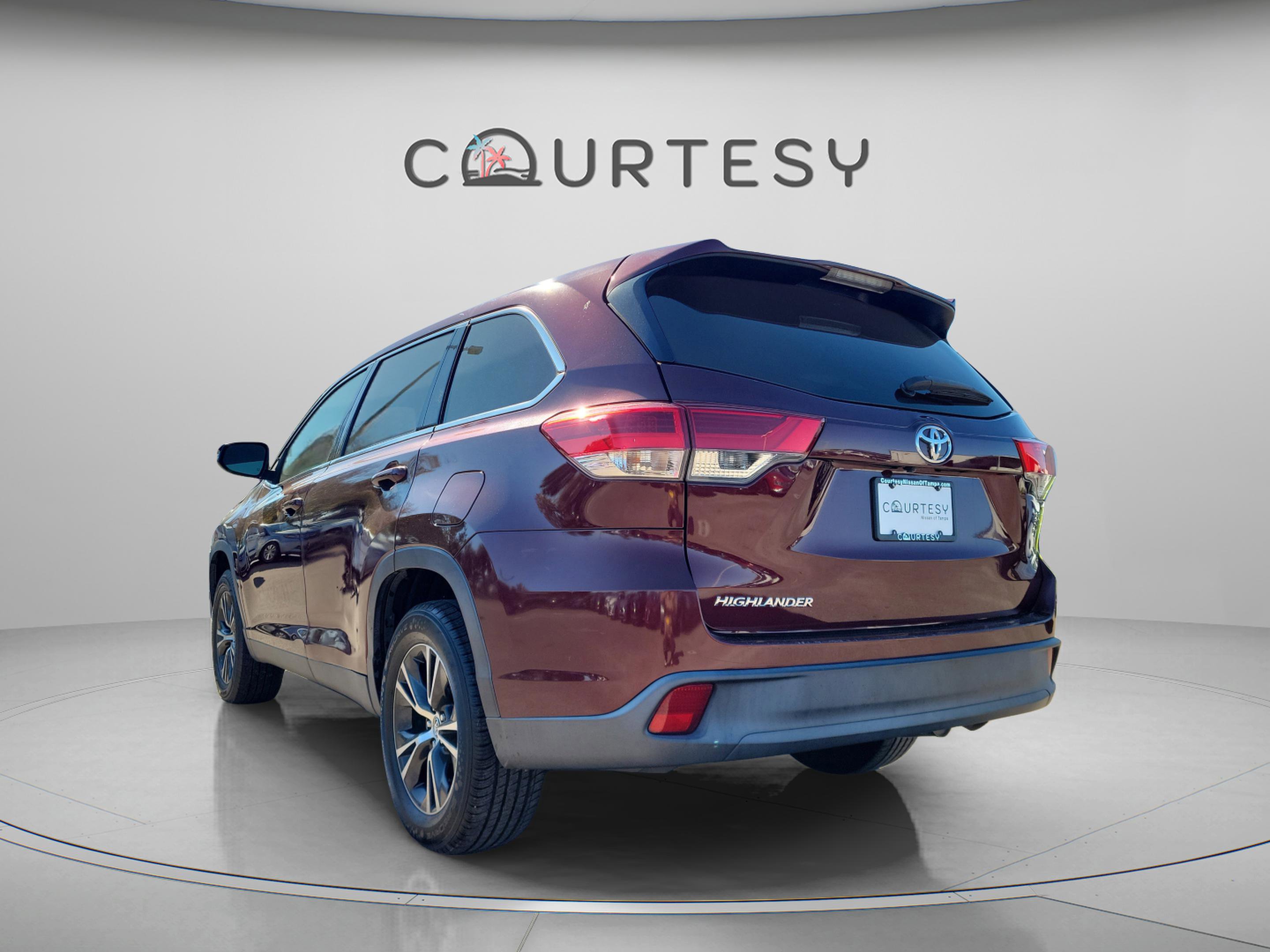 Used 2019 Toyota Highlander LE image 5