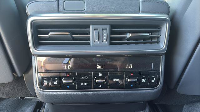 Used 2024 Lexus LX 600 4WD w/ Luxury Package image 29