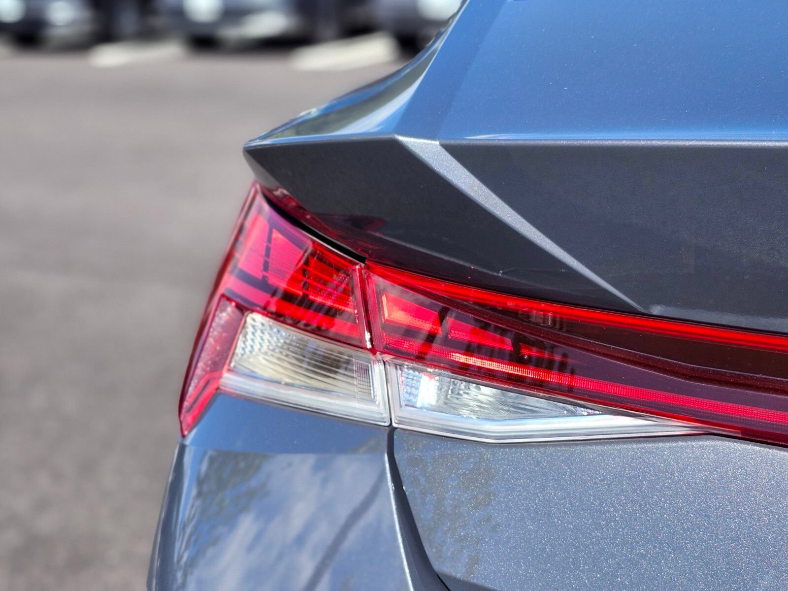 Used 2023 Hyundai Elantra Limited w/ Preferred Accessory Package FWD image 8
