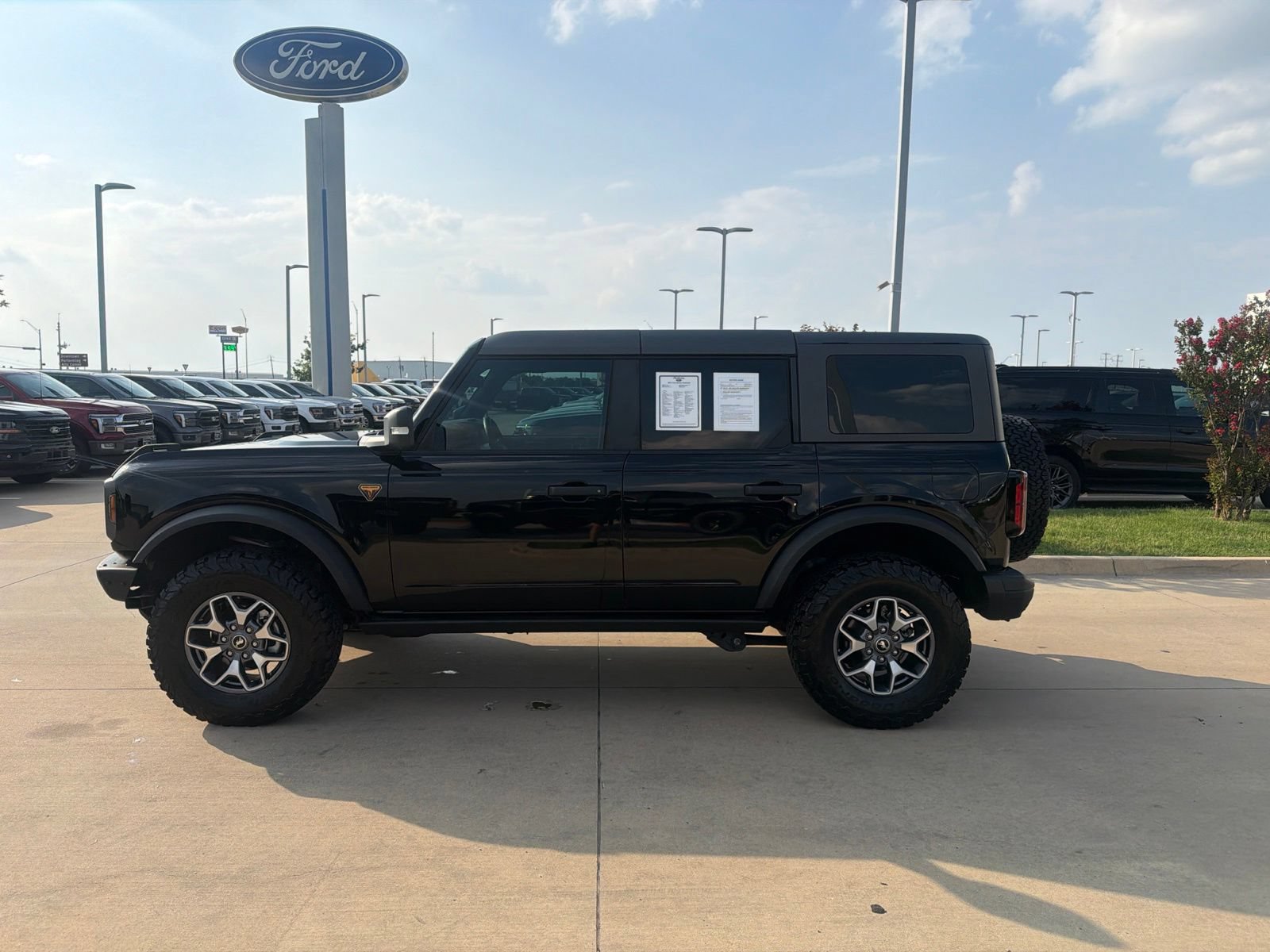 Used 2024 Ford Bronco Badlands AWD/4WD image 2