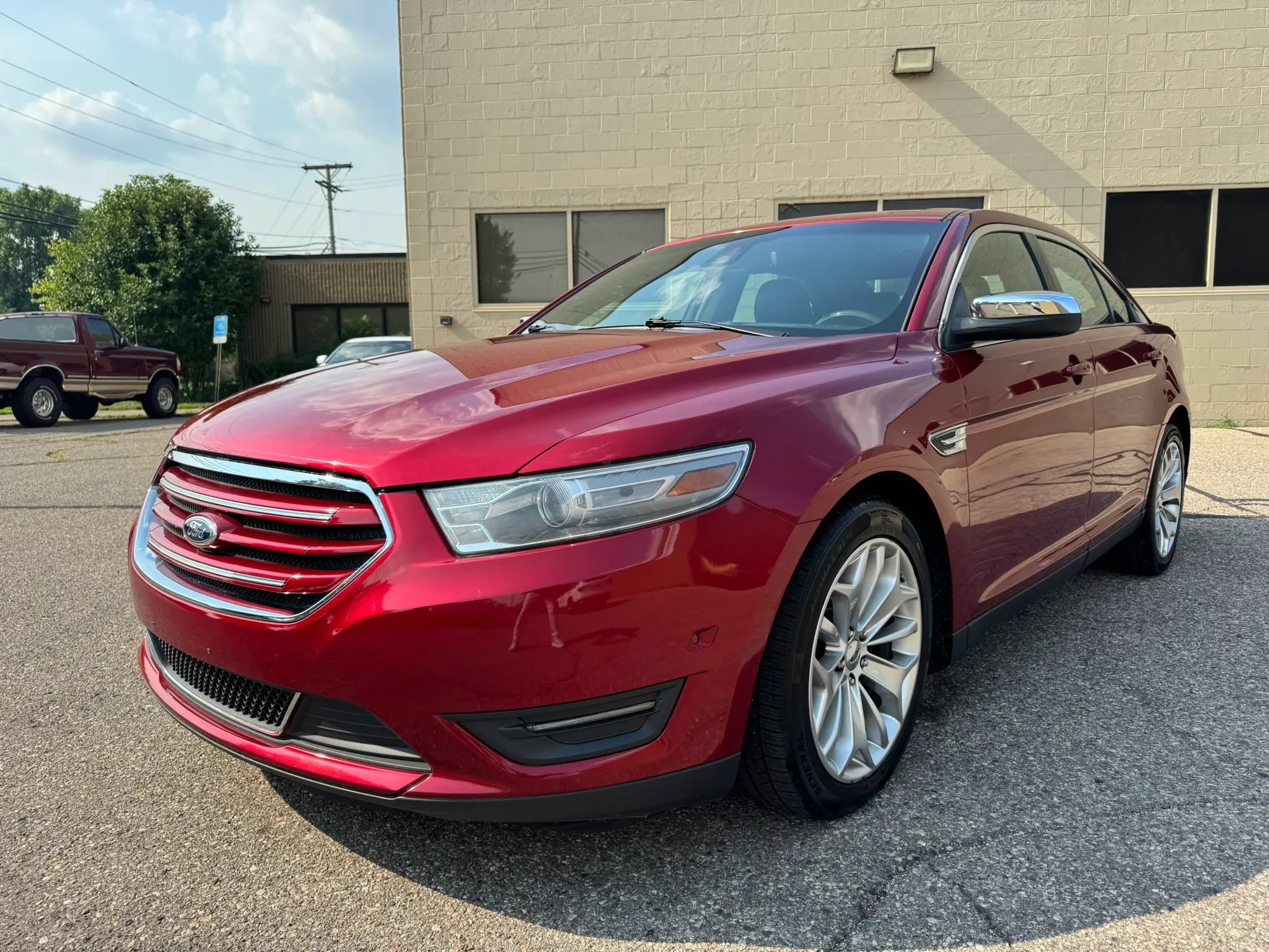 Used 2014 Ford Taurus Limited w/ Equipment Group 301A AWD/4WD image 3