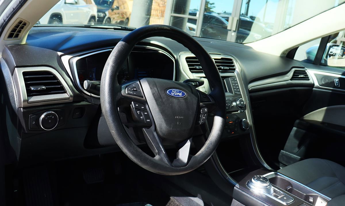 Used 2018 Ford Fusion S image 37