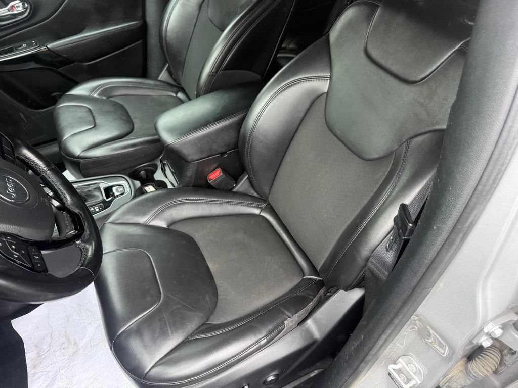 Used 2021 Jeep Cherokee Latitude Plus AWD/4WD image 14