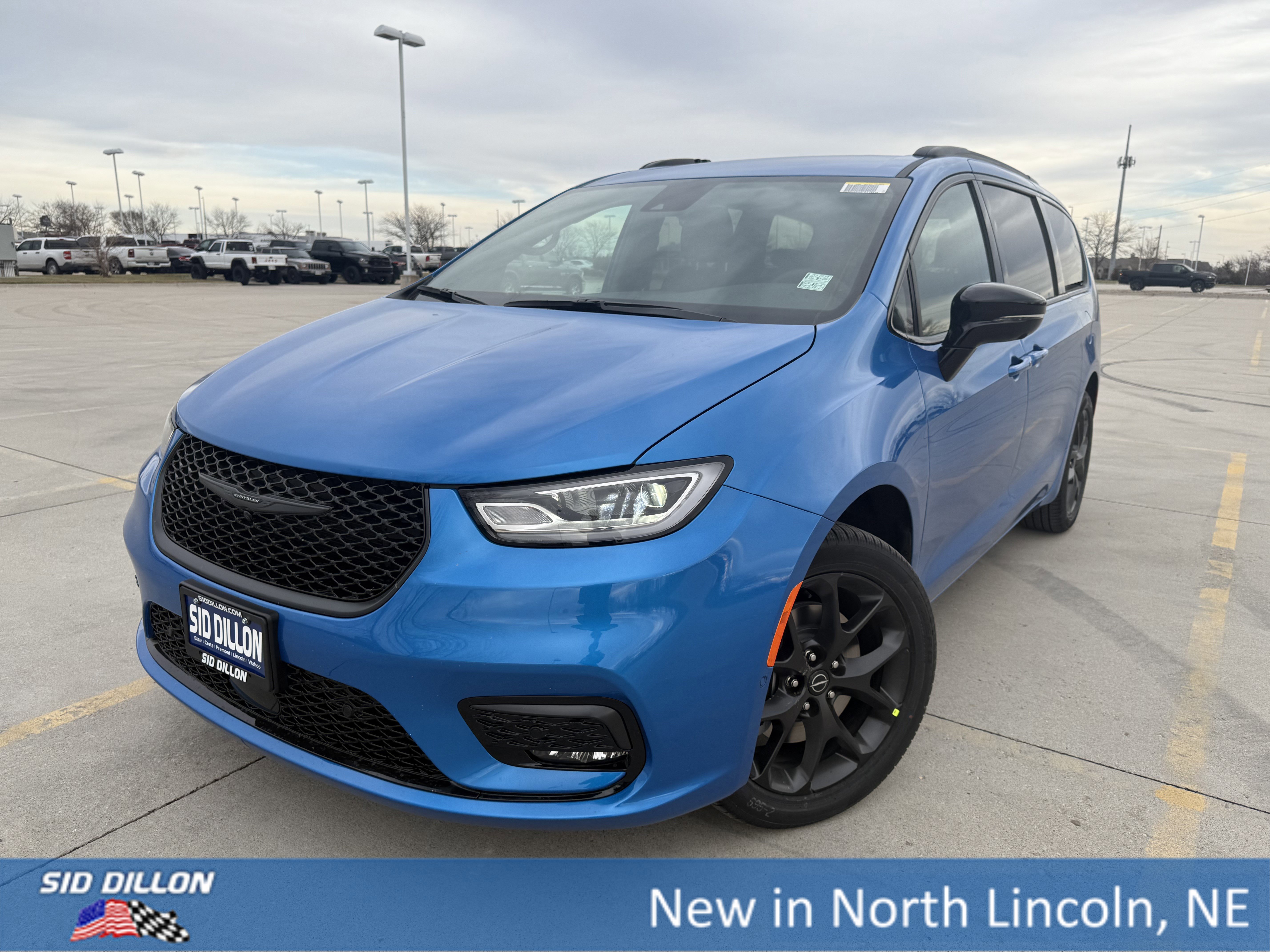 New 2026 Chrysler Pacifica Select w/ S Appearance Package image 1