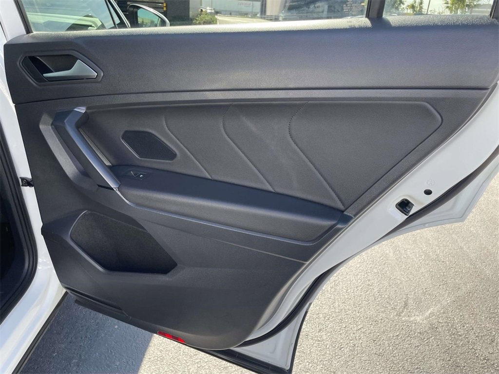 Used 2019 Volkswagen Tiguan SEL Premium image 23