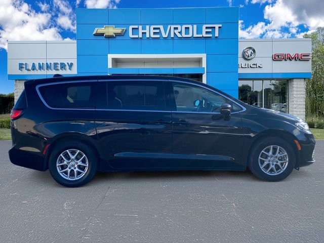 Used 2024 Chrysler Pacifica Touring-L FWD image 6
